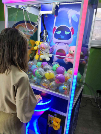 Игровой аппарат «Кран-машина НЛО» (Хватайка)