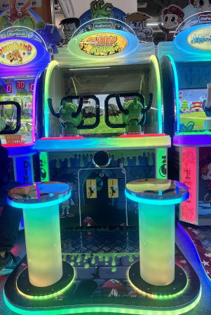 Детский игровой аппарат  Двойная Стрелялка "Зомби Атака"